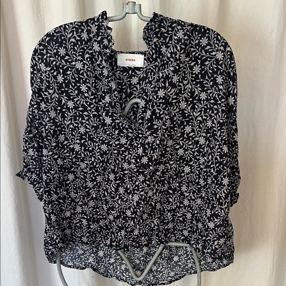 XiRENA Blue  and White Floral Blouse